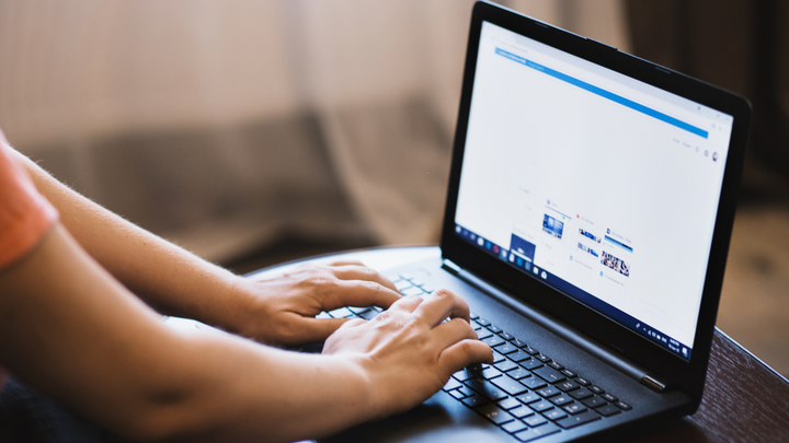 AI in optimizing website load times for better User Experience (UX)